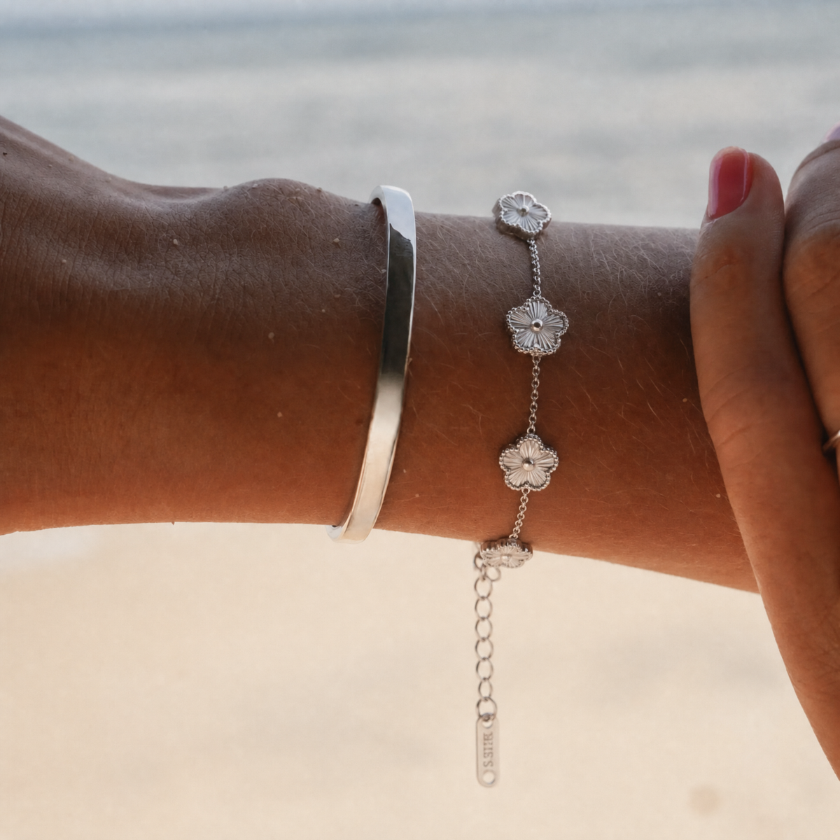 Trèfle Bracelet Silver & Pearl by Mizuki, view 2