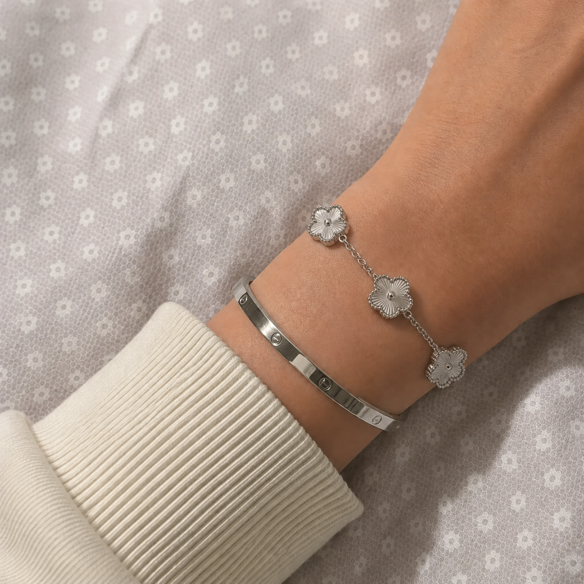 Trèfle Bracelet Silver & Pearl by Mizuki, view 6
