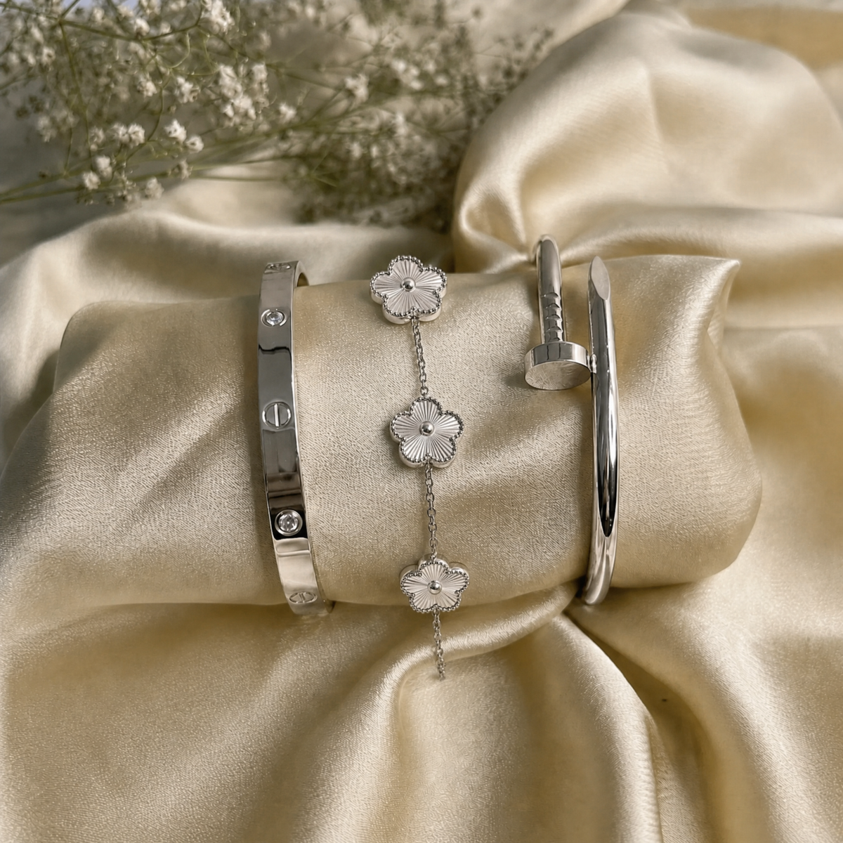 Trèfle Bracelet Silver & Pearl by Mizuki, view 7
