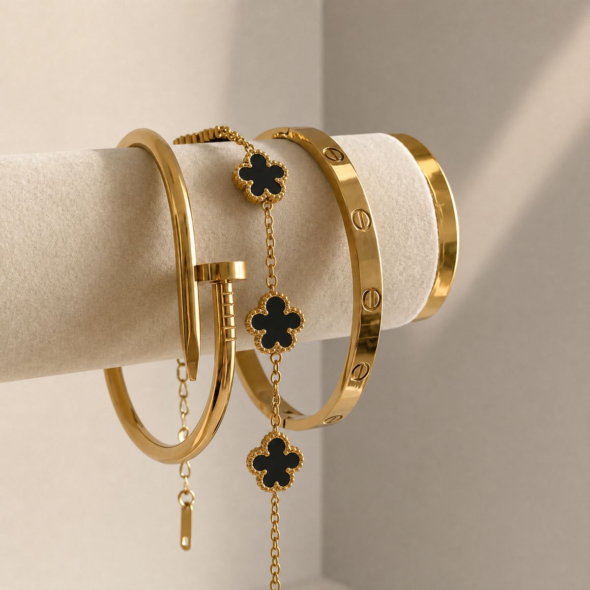 Trèfle Bracelet Gold & Onyx by Mizuki, view 8