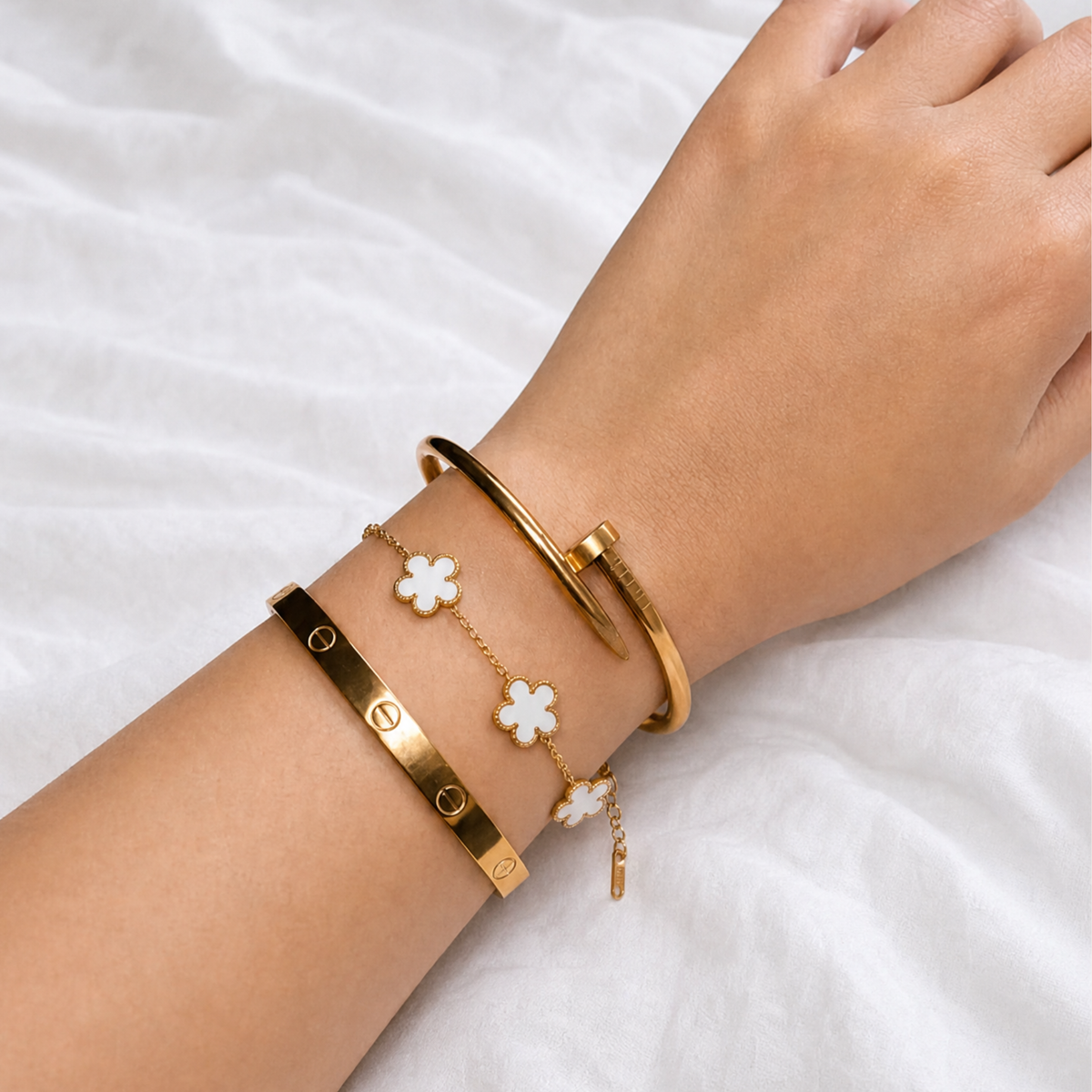 Trèfle Bracelet Gold & Pearl by Mizuki, view 6